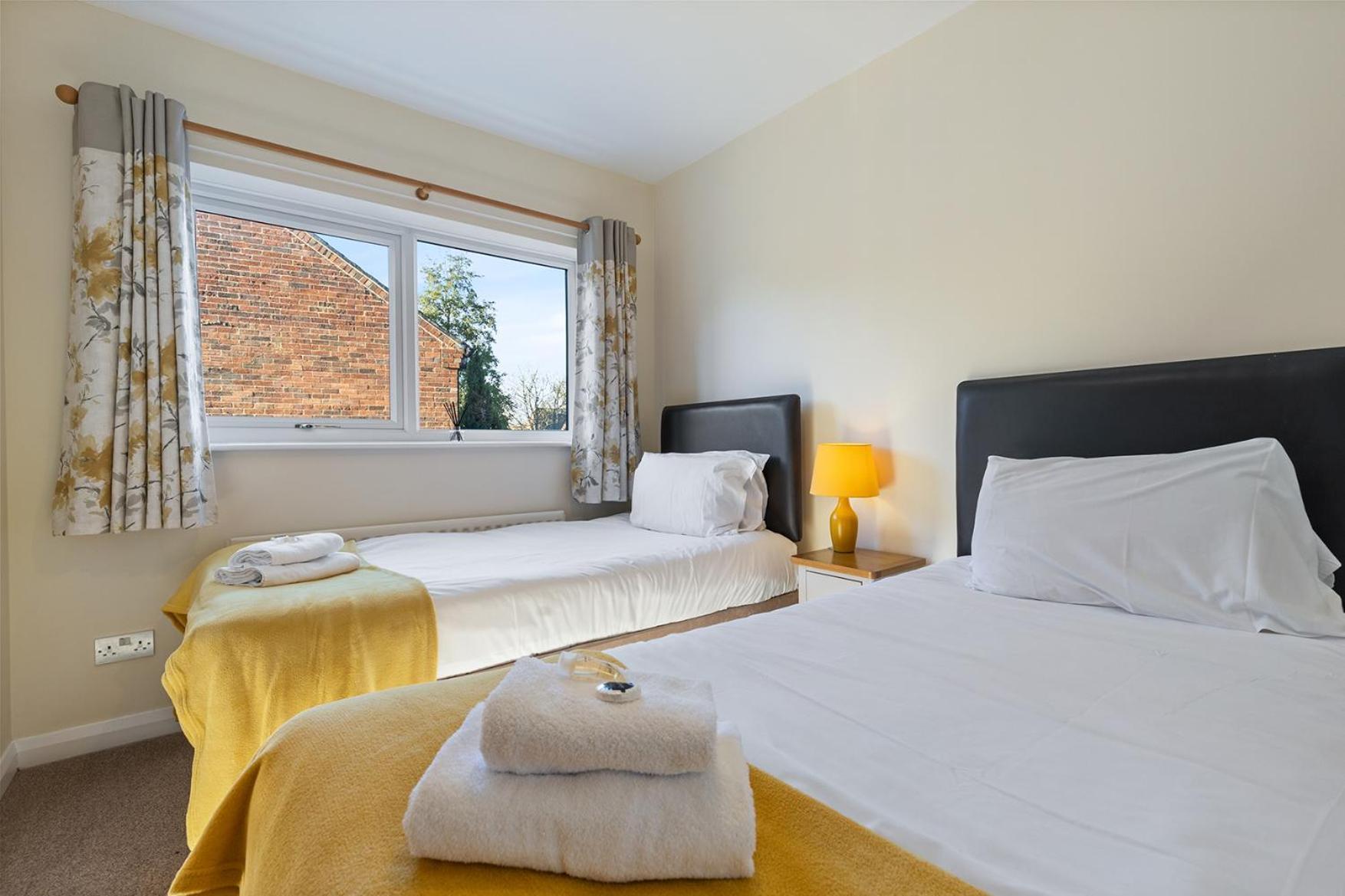 Pass The Keys Central Townhouse With Free Parking ヨーク エクステリア 写真